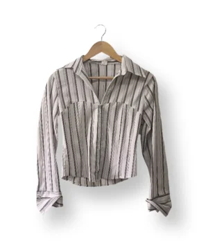 Camisa corta a rayas con cierre frontal – Talla L