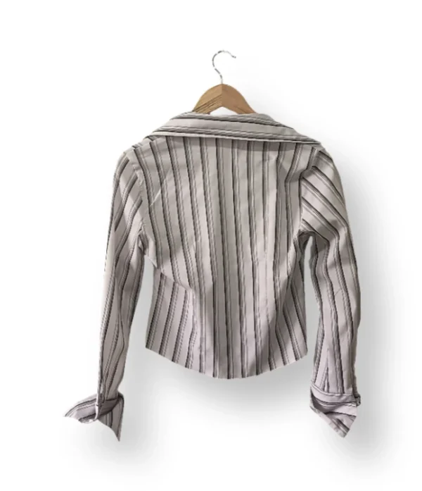 IMG_20251021_160608 Camisa corta a rayas con cierre frontal – Talla L