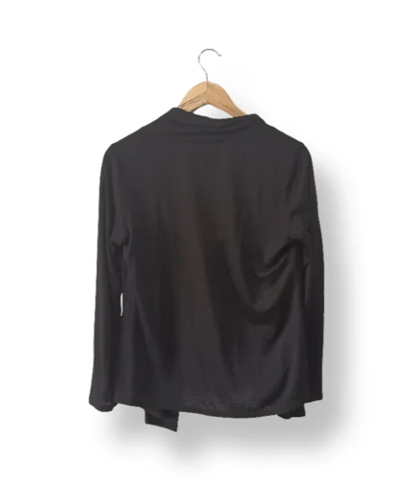 IMG_20251021_161158 Cárdigan liviano negro University Club – Talla M