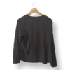 Blusa negra con botón frontal IO – Talla M