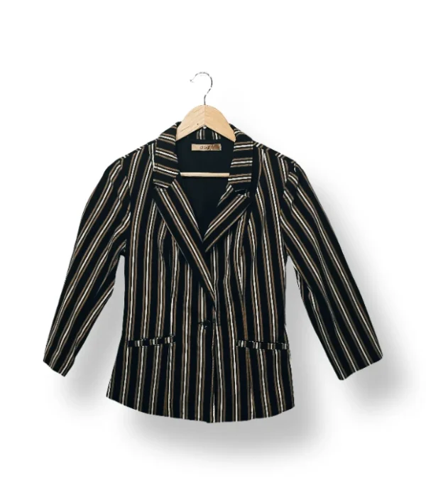 IMG_20251021_175124 Blazer rayado negro , café y beige DAZZ, talla M