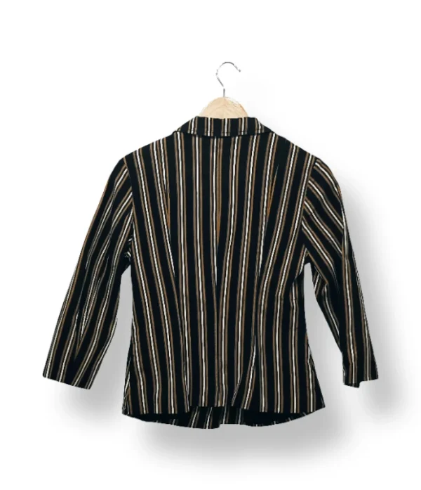 IMG_20251021_175137 Blazer rayado negro , café y beige DAZZ, talla M