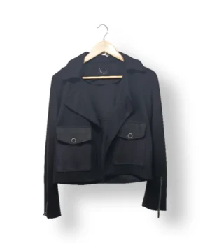 Chaqueta negra con bolsillos frontales IO, talla 38