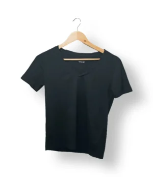 Polera básica negra MNG