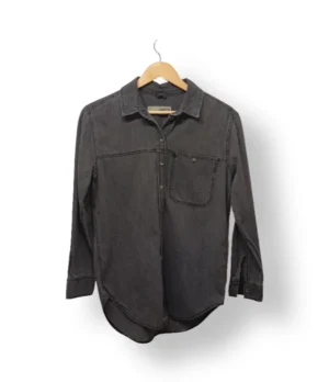 Camisa negra de mezclilla, talla M