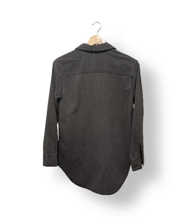 IMG_20251021_181637 Camisa negra de mezclilla, talla M