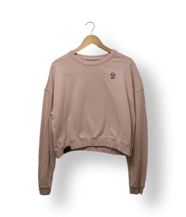 Polerón rosa crop con bordado de rosa