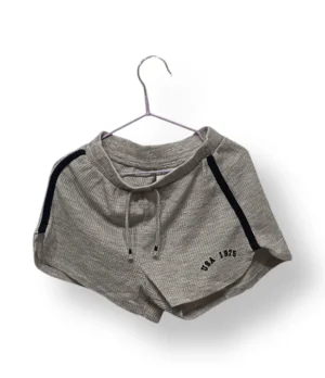 IMG_20251021_184258 Short ZARA gris con franjas laterales talla 4 años (nuevos)