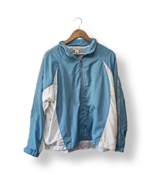 IMG_20251022_175116 Cortaviento celeste y blanco Studio Works – Talla XL