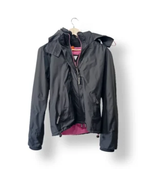 IMG_20251022_181111 Parka Superdry negra con interior fucsia (Talla M)
