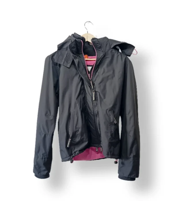 IMG_20251022_181111 Parka Superdry negra con interior fucsia (Talla M)