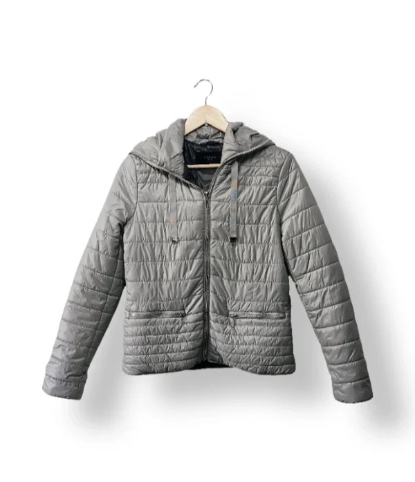 Chaqueta acolchada liviana Reserved gris plata (Talla 40)