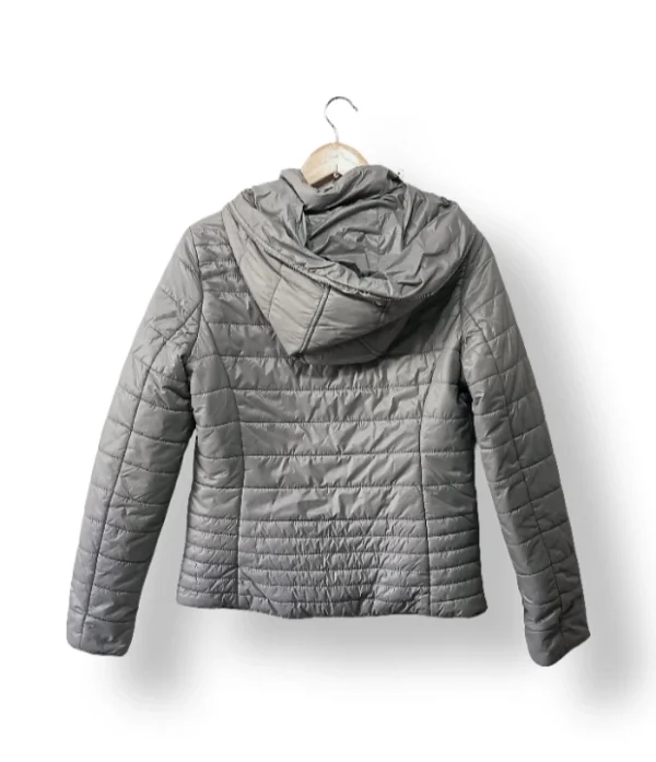 Chaqueta acolchada liviana Reserved gris plata (Talla 40)