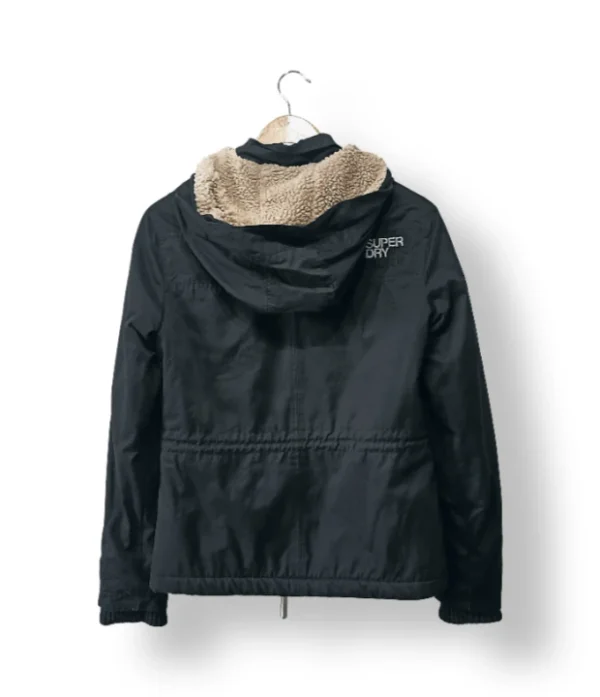 SUPERDRY Chaqueta Negra con Chiporro Interior (Talla S)