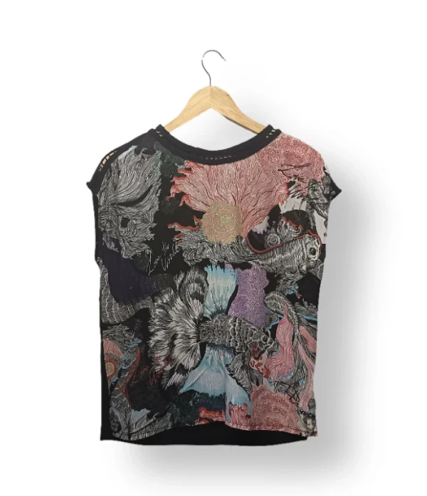 IMG_20251106_180611 Polera estampada multicolor Desigual – Talla M