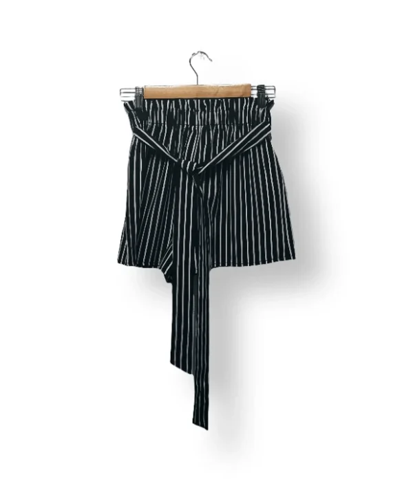 IMG_20251106_184528 Short de rayas con lazo SHEIN-Talla S