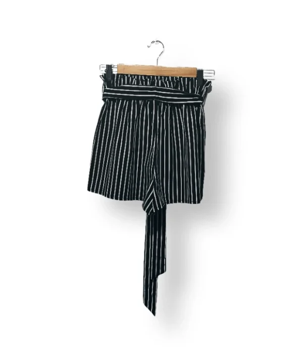 IMG_20251106_184539 Short de rayas con lazo SHEIN-Talla S