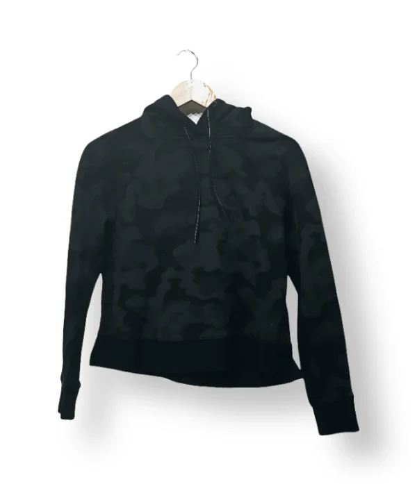 IMG_20251106_191408 Polerón camuflado negro con capucha .- Talla S