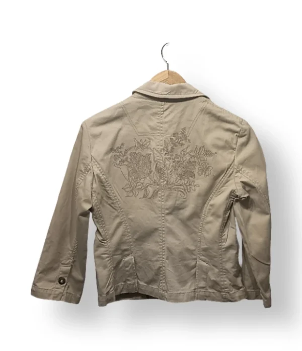 Blazer beige con bordado trasero – Talla M (estimada)