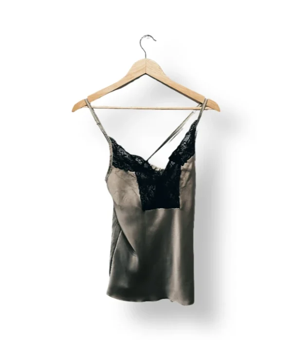 Lencera satinada dorada con encaje negro LIOLA – Talla M