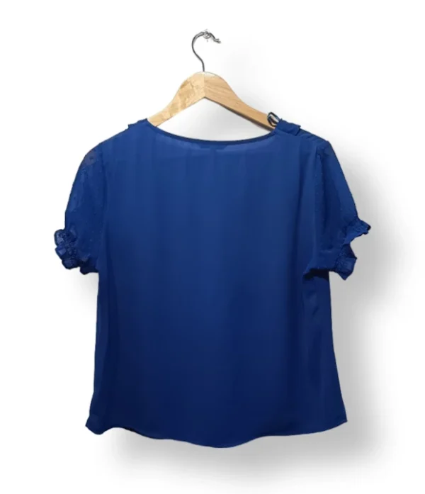 IMG_20251116_214847 Blusa azul con volantes ASH – Talla 40