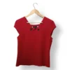Blusa IO roja con argollas decorativas – Talla XS
