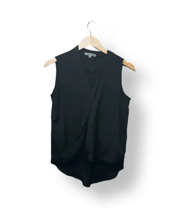 IMG_20251116_221651 (1) Blusa negra Basement cruzada – Talla S