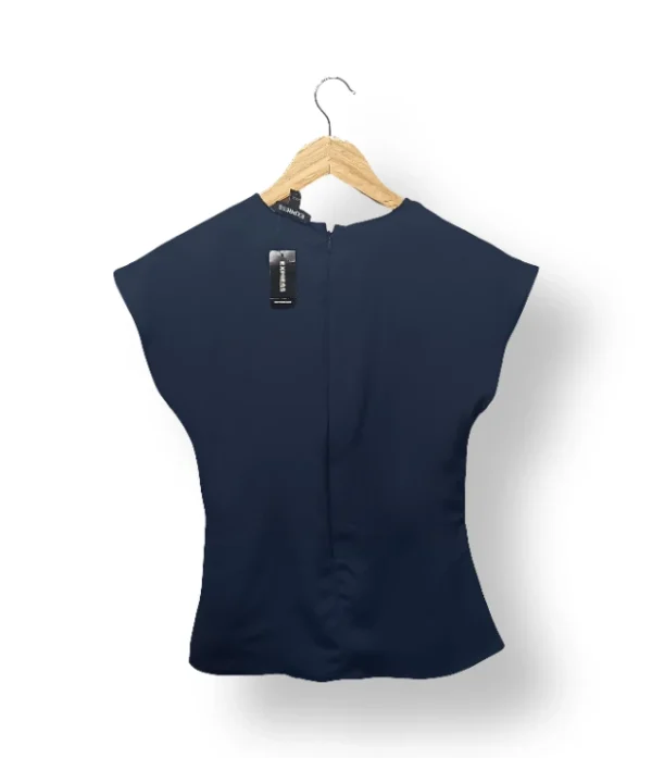 IMG_20251116_221815 (1) Blusa azul marino cruzada EXPRESS (Nueva)