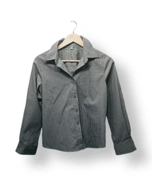 IMG_20251116_223842 Camisa Wrinkle Free a rayas gris claro