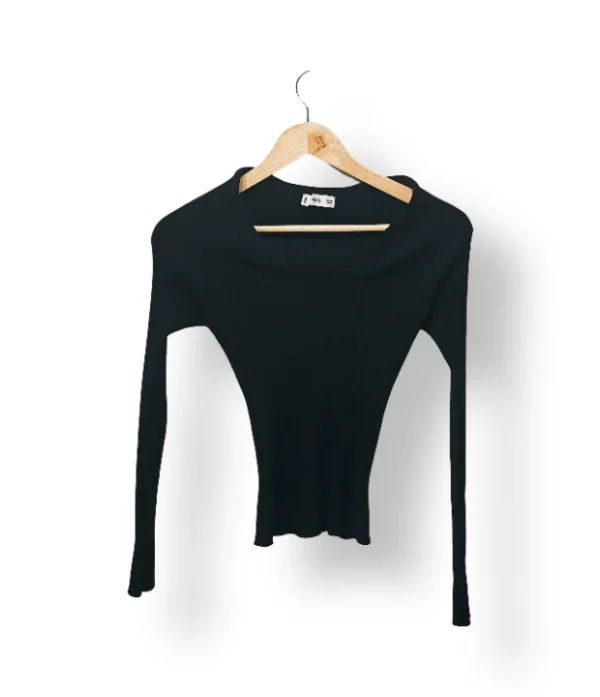 IMG_20251116_225716 Sweaters negro acanalado MNG – Talla S