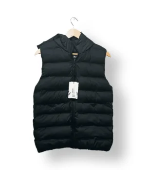 IMG_20251116_231151 Parka sin mangas negra con gorro – Talla 14-16 años