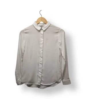 IMG_20251123_200345 Blusa blanca clásica H&M – Talla S/M