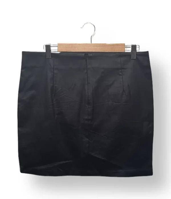 Falda negra efecto cuero Shein, talla XL (44 cm)