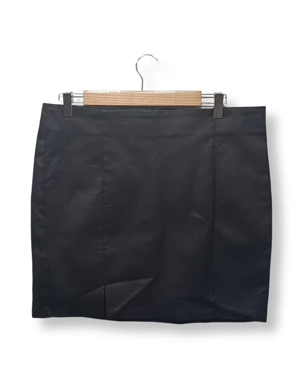 Falda negra efecto cuero Shein, talla XL (44 cm)