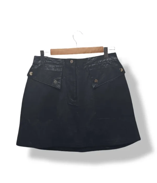 1000047007 (1) (1) Falda negra efecto cuero Zara con botones decorativos, talla M