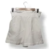 1000047025 Short H&M blanco de tiro alto con botones decorativos, talla 36