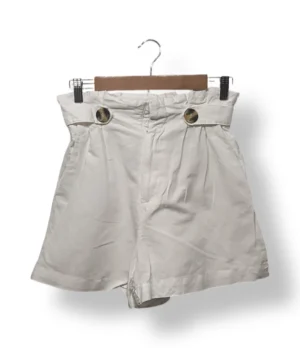 Short H&M blanco de tiro alto con botones decorativos, talla 36