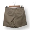 Short beige Tommy Hilfiger de corte clásico, talla 38