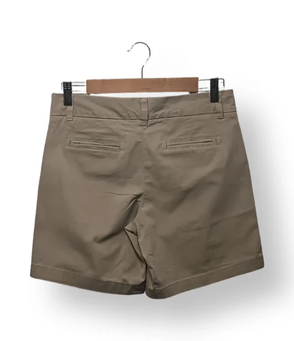 Short beige Tommy Hilfiger de corte clásico, talla 38