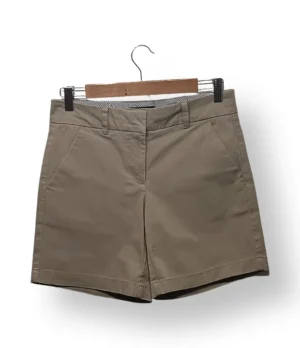 Short beige Tommy Hilfiger de corte clásico, talla 38