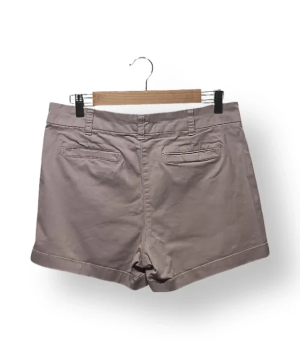 Short beige J.Crew de corte clásico, talla 42