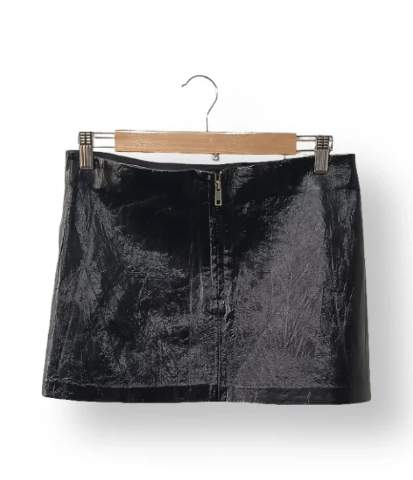 IMG_20251201_132452 Falda mini negra efecto cuero – Talla S