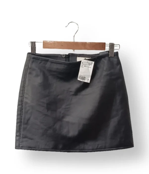 Falda mini negra efecto cuero H&M – Talla XS