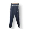 Pantalón Adidas Azul Marino – Línea Clásica 3 Stripes (Talla L)