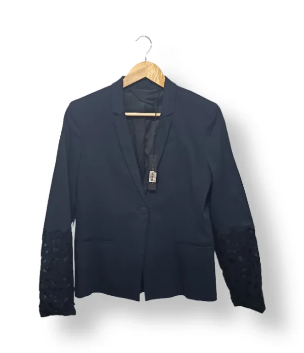 IMG_20260401_191732 Blazer Negro Detalle Calado ELIE TAHARI Talla 42