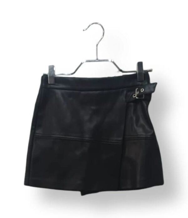 Falda Short Efecto Cuero Negra – Zara Kids – Talla 9 Años