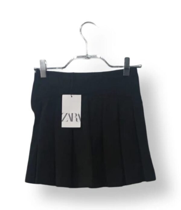 Falda Plisada Negra – Zara Kids – Tallas desde  8 hasta 10 Años