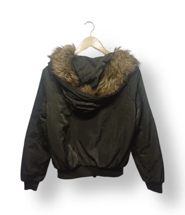 Chaqueta bomber In Vogue con capucha y pelo sintético – Talla M