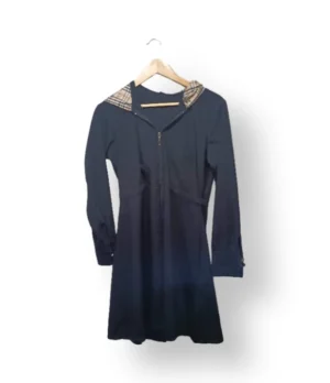 Chaqueta liviana azul con capucha – Talla L