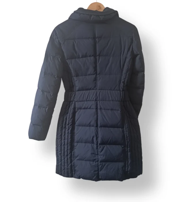 Parka larga acolchada Esprit con cinturón – Talla M